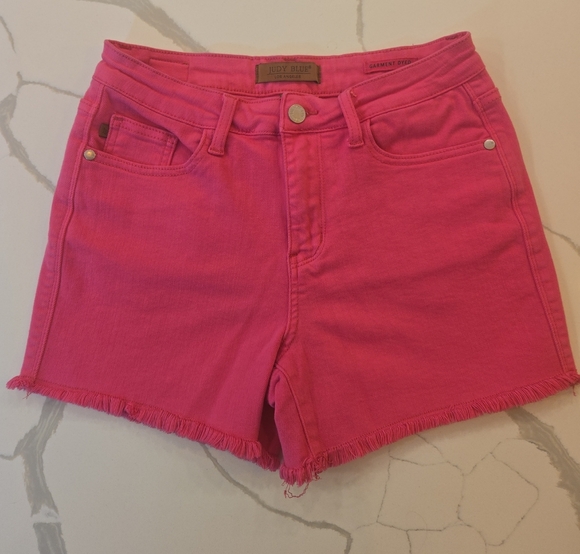 Judy Blue Mid Rise Stretch Garment Dyed Raw Hem Hot Pink Denim Shorts Medium - Picture 1 of 7